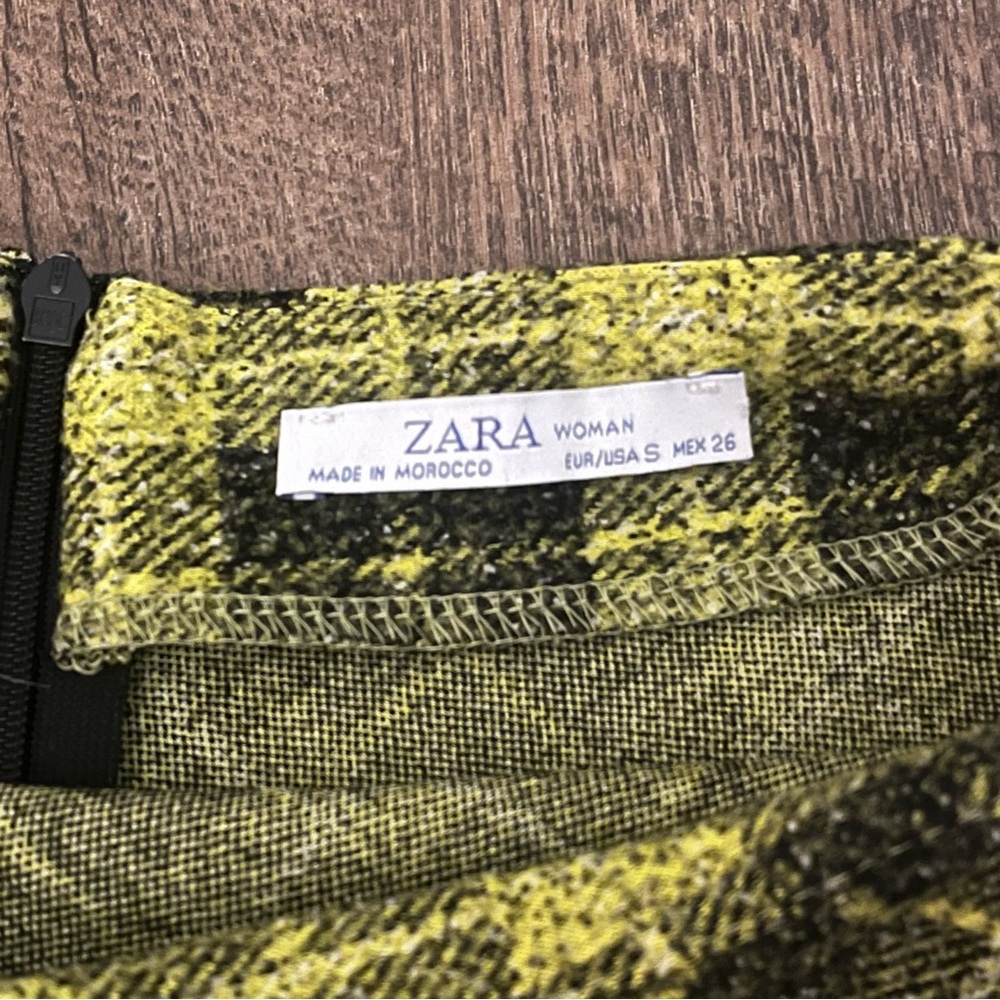 ZARA black and yellow mini skirt with zipper on back
